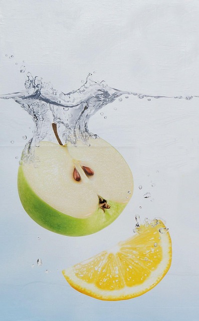 apple, lemon, water bath, image composition, advertising, food, healthy, vitamins, splash, immersion, waser, fresh, yellow, green